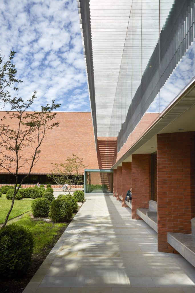 Brise Soleil & West Entrance. Whitworth Art Gallery, Manchester, United Kingdom. Architect: Muma LLP, 2015.